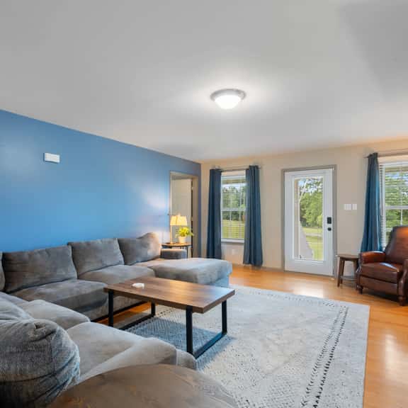 Farm Stay in Dickson - Scenic Deck & Dog Friendly - Image 1