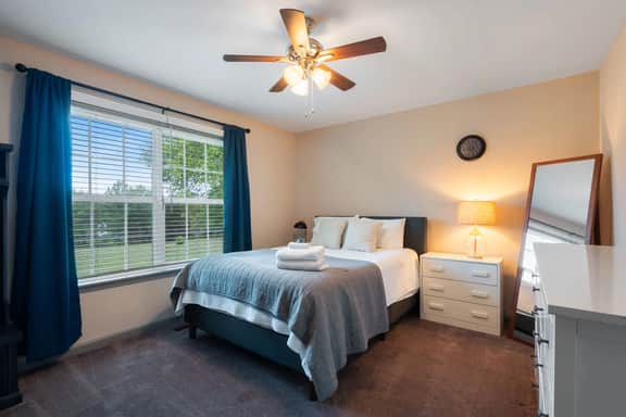 Farm Stay in Dickson - Scenic Deck & Dog Friendly - Image 3